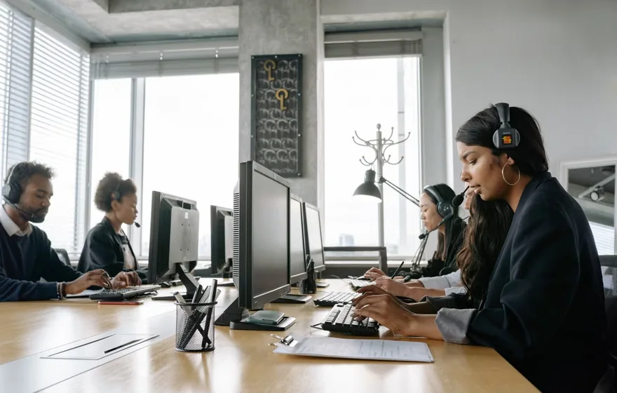 Pourquoi l'IA n'a pas tué le BPO francophone