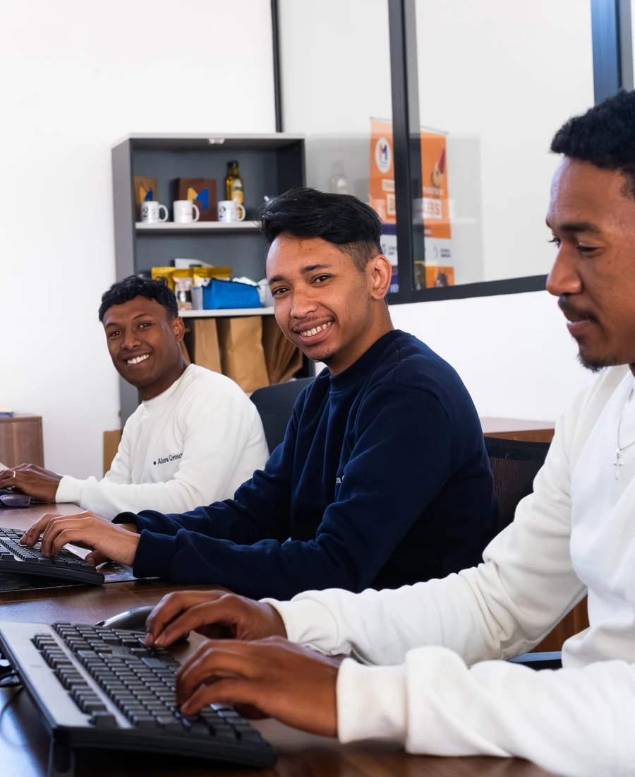 Conseillers Alora Groupe en poste sur le plateau d'Antananarivo.